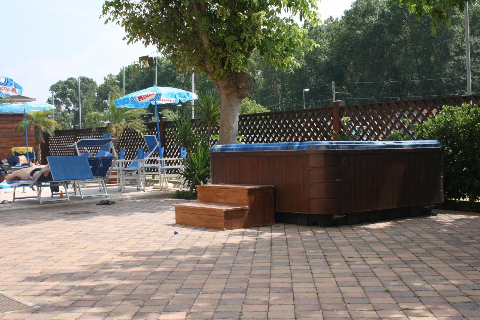 Hotel Viking Rimini Exterior foto