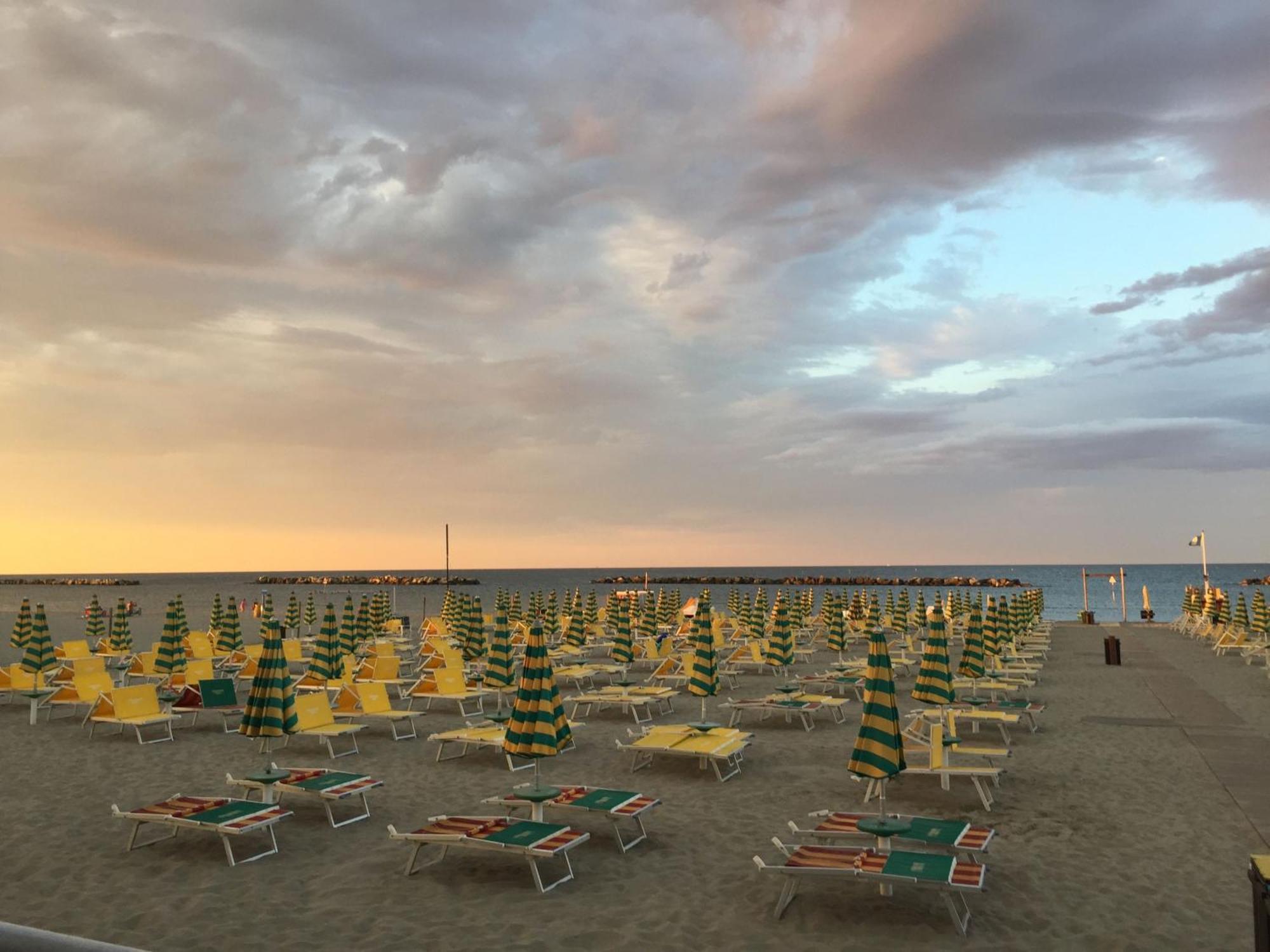Hotel Viking Rimini Exterior foto